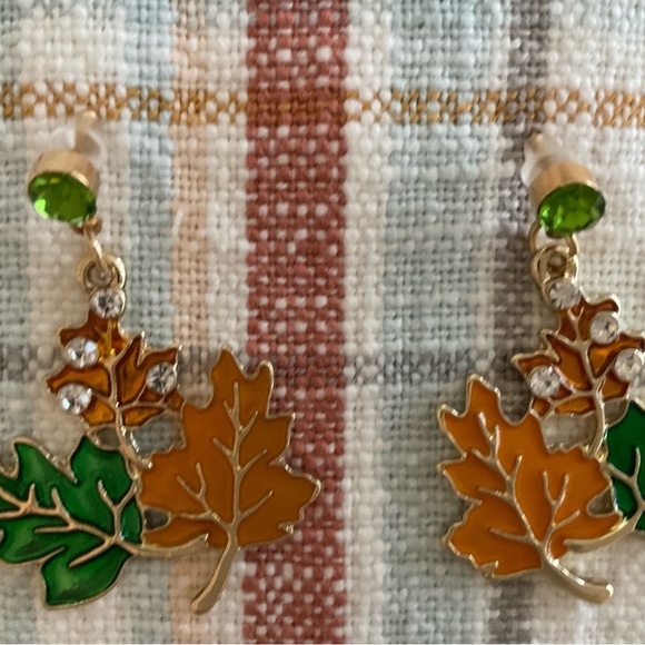 🍁Gold & Rhinestone Fall Earrings🍂 - Picture 4 of 5